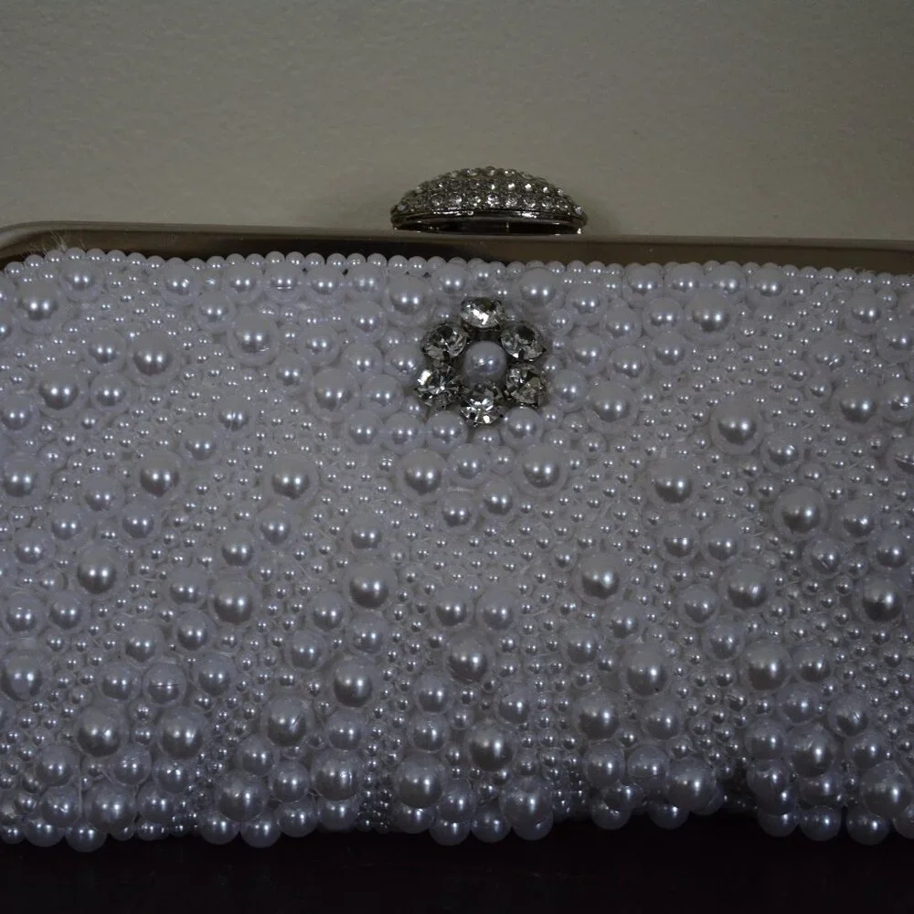Elegant White Pearl Clutch - Picture 4 of 14